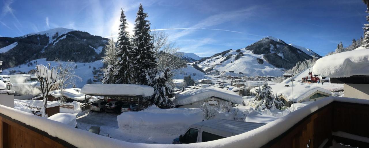 Apartamento Haus Sonnenschein Saalbach-Hinterglemm Exterior foto